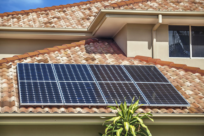 Solární panely na rodinném domě